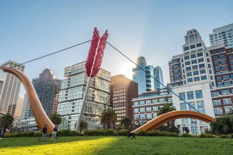 Amoretten verneigen sich auf dem Embarcadero