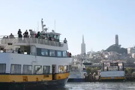 蓝与金Fleet's boat pier 39