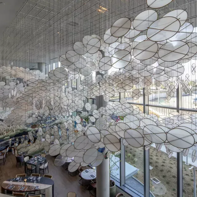 雅各布·桥本(Jacob Hashimoto)在君悦酒店(Grand Hyatt)